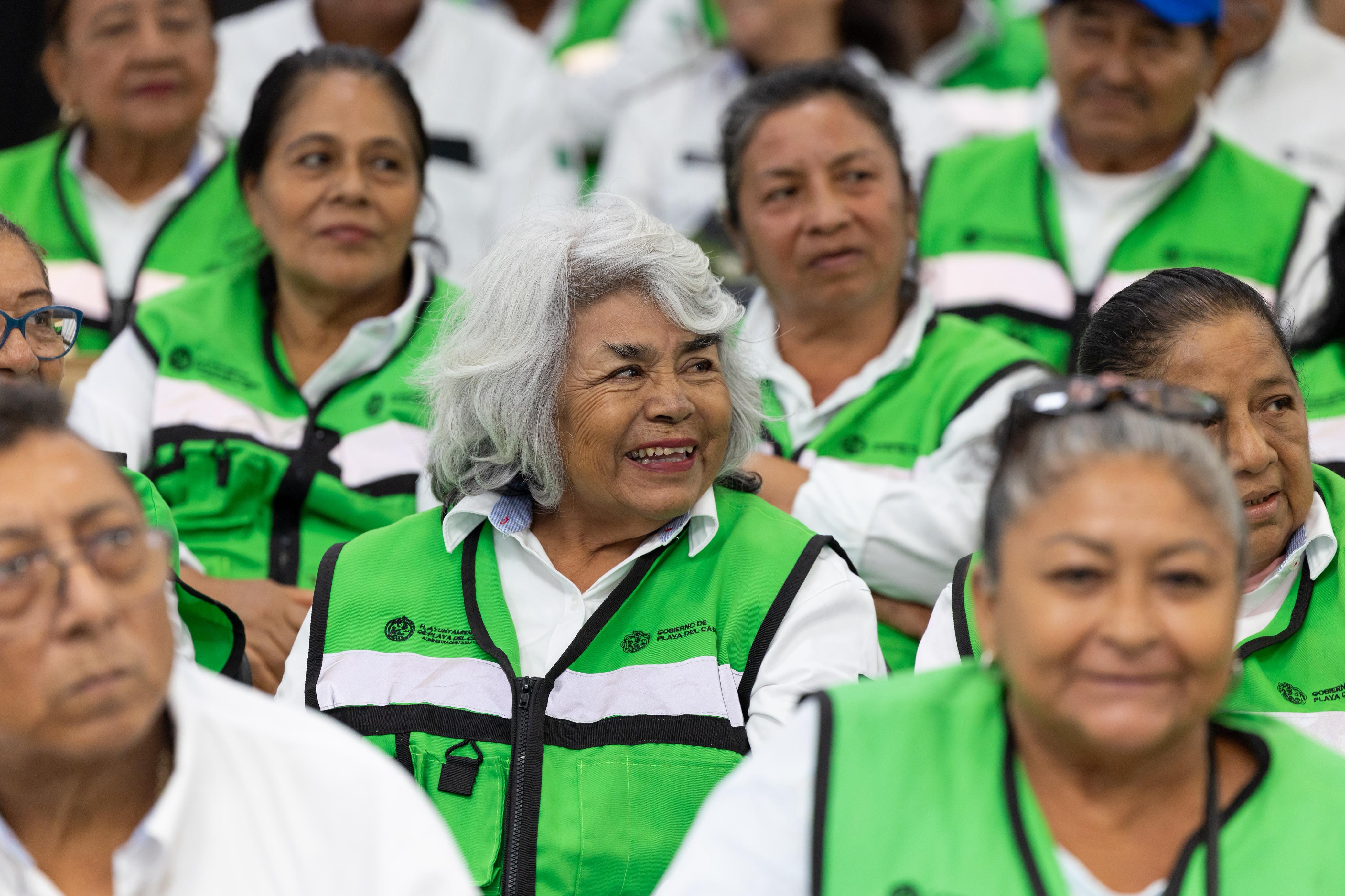 Playa del Carmen celebra a sus abuelos con música, baile y reconocimientos
