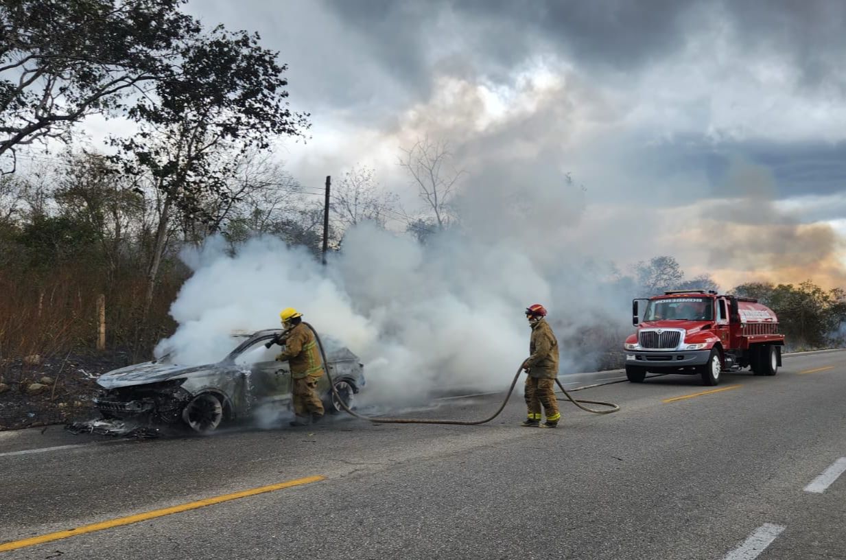 Incendio de vehículo en la carretera federal Muna-Umán fue por corto circuito: SSP