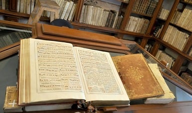 INAH elabora guía para prevenir el robo del patrimonio documental de México