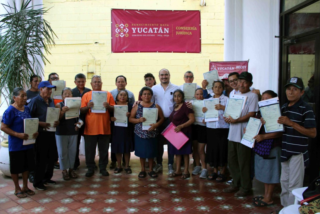 Yucatán entrega actas de nacimiento a personas de 19 a 77 años que no contaban con una