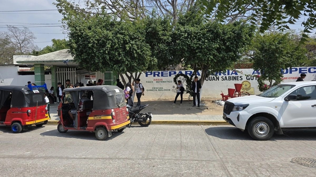 Estudiante de preparatoria de 16 años, da a luz en el baño de la escuela en Chiapas