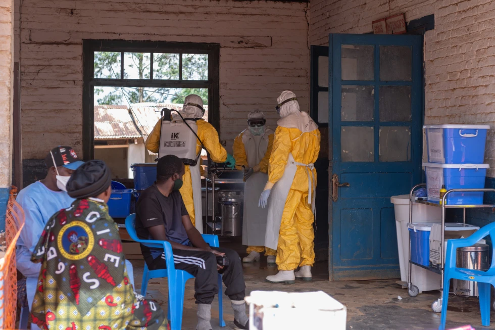 Ebola en el Congo deja más de 100 muerto; conflicto armado ralentiza la respuesta