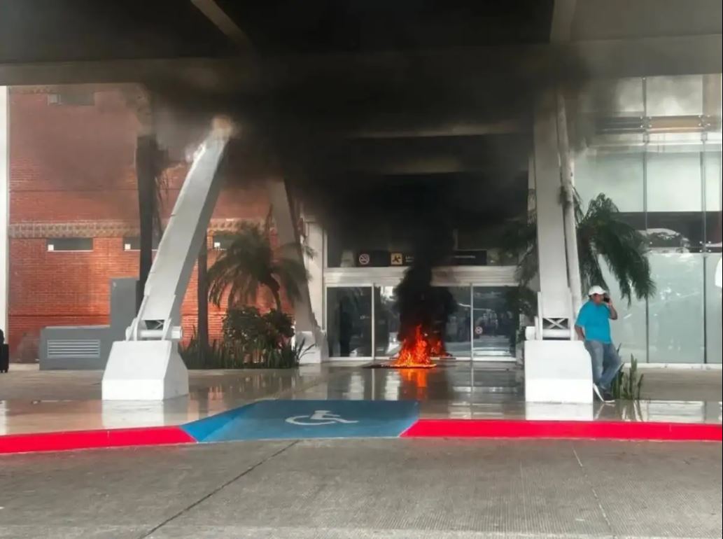 Sección 7 del SNTE ‘toma’ el Aeropuerto Internacional Ángel Albino Corzo en Chiapas