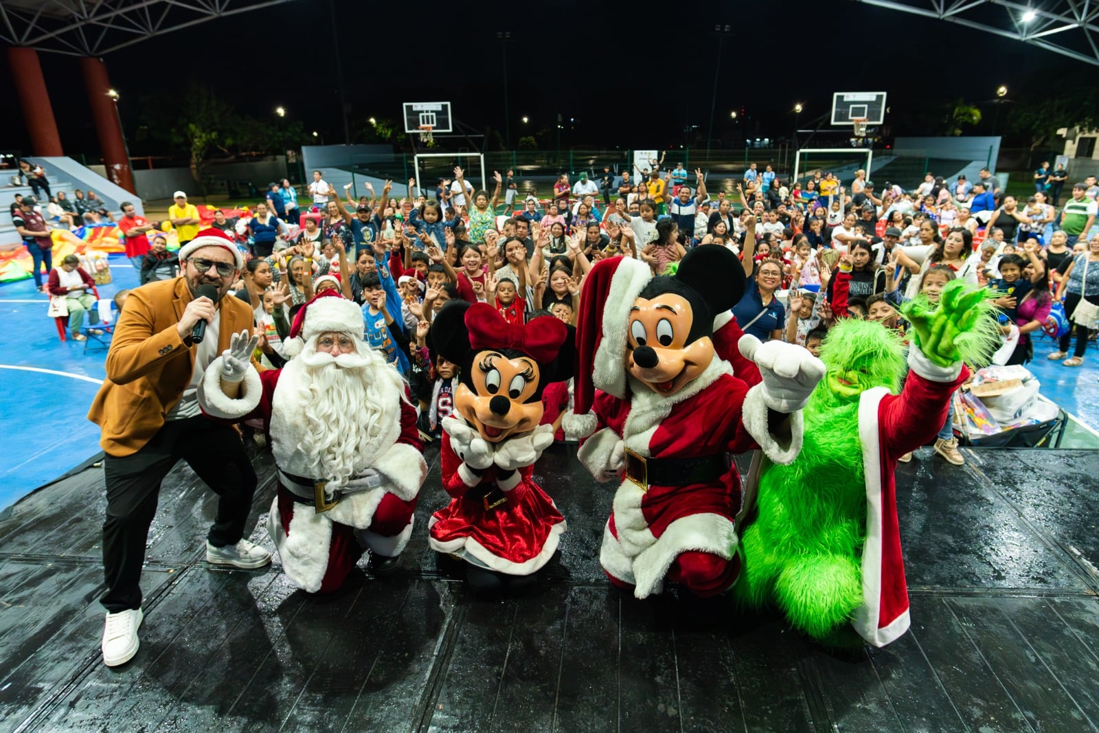 Aguakan celebra con éxito la primera Gran Feria Navideña Familiar 2025