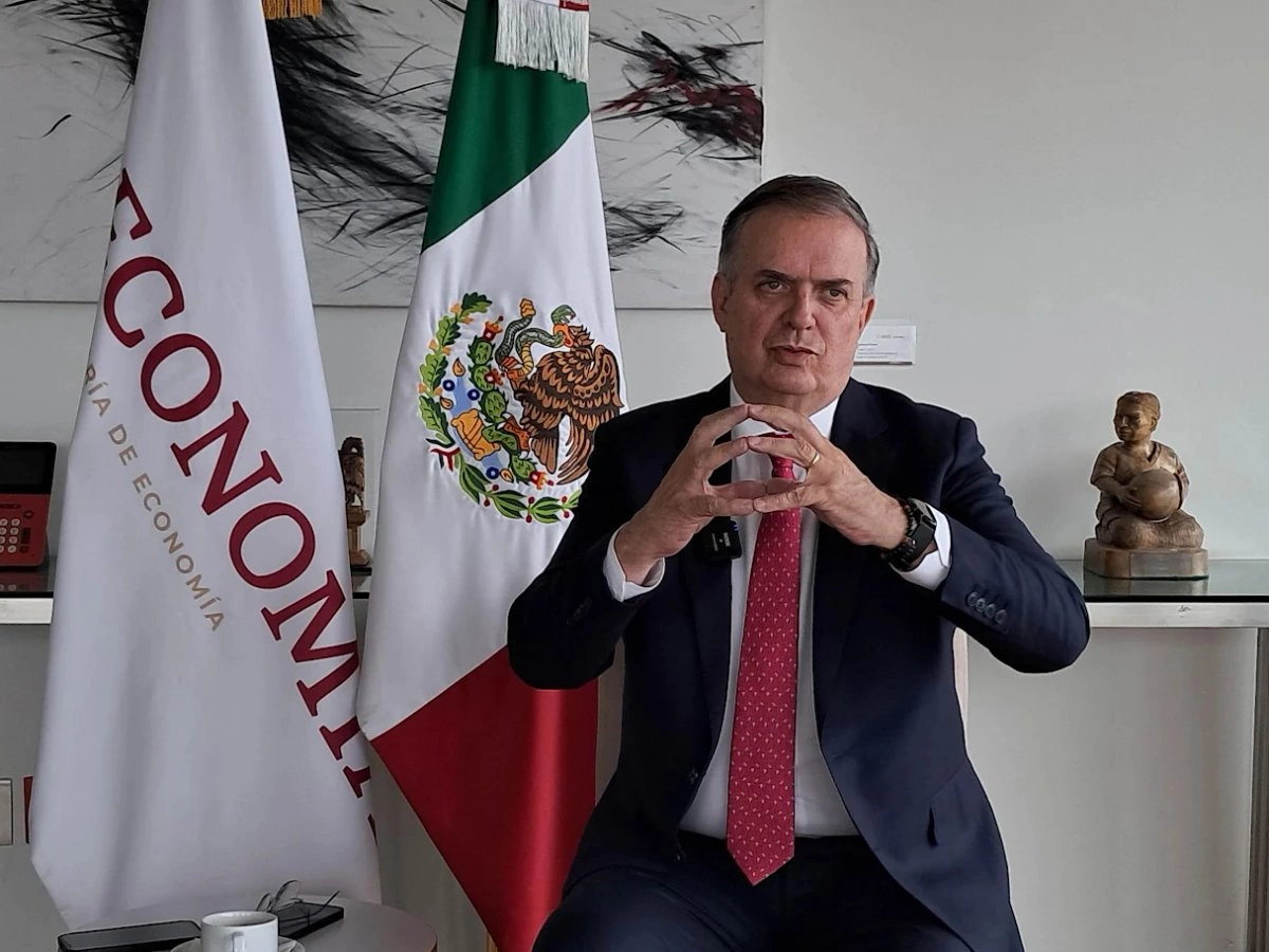 Agonía del libre comercio pega al crecimiento de México: Ebrard