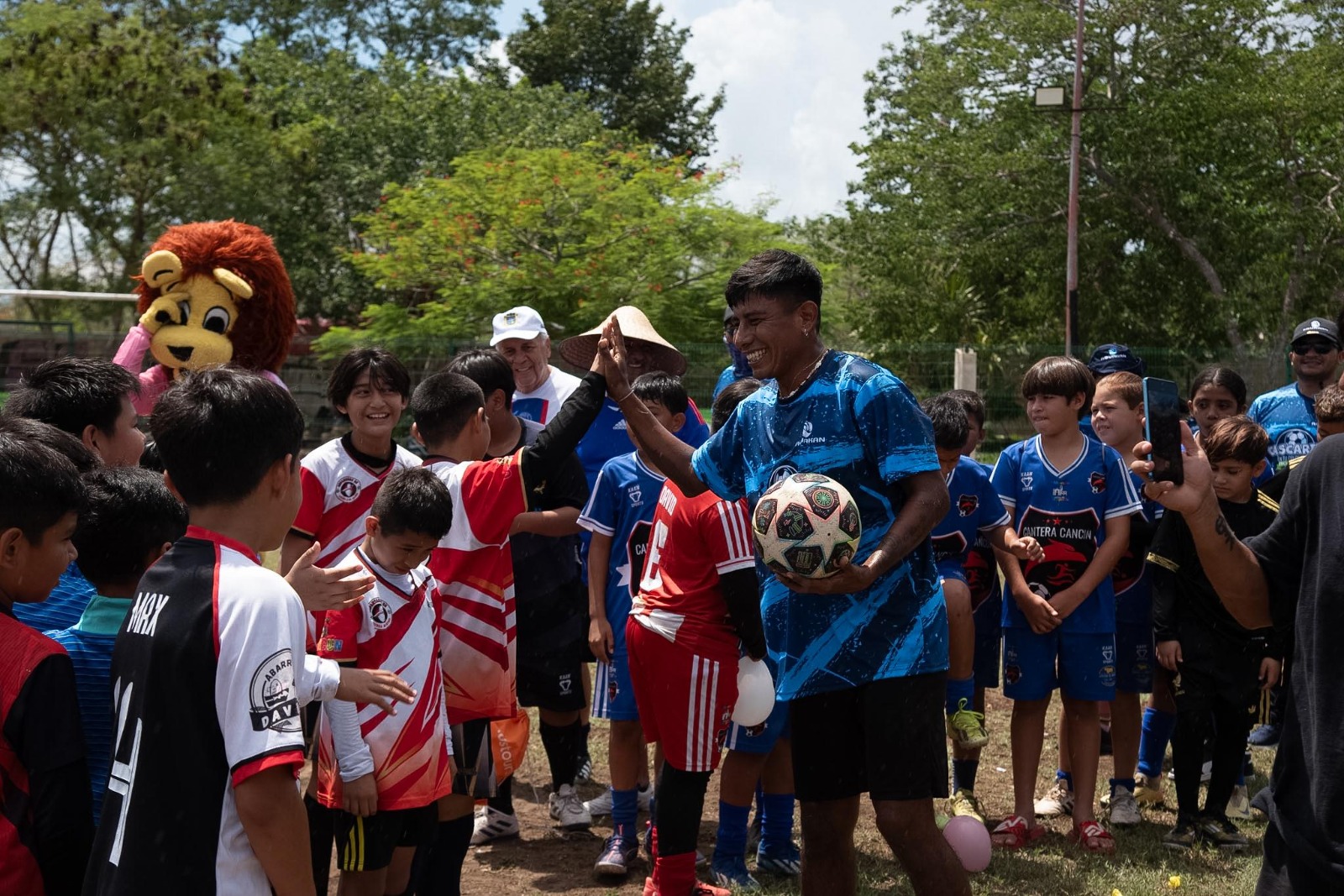 Cancún: Más de 500 jugadores participan el torneo de futbol ''Cascarita en tu Colonia'' de Aguakan