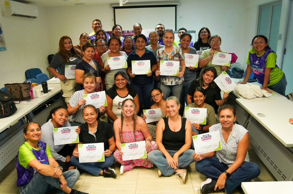 Aguakan reafirma su compromiso con mujeres de Cancún en quinta edición del taller de plomería
