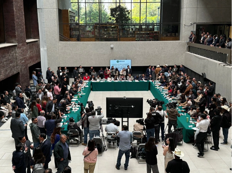 Campesinos entregan a diputados demandas para reforma a leyes de aguas