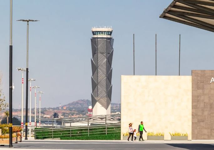 Revocar transporte de carga en AIFA sería irresponsable por riesgos a usuarios: Sheinbaum