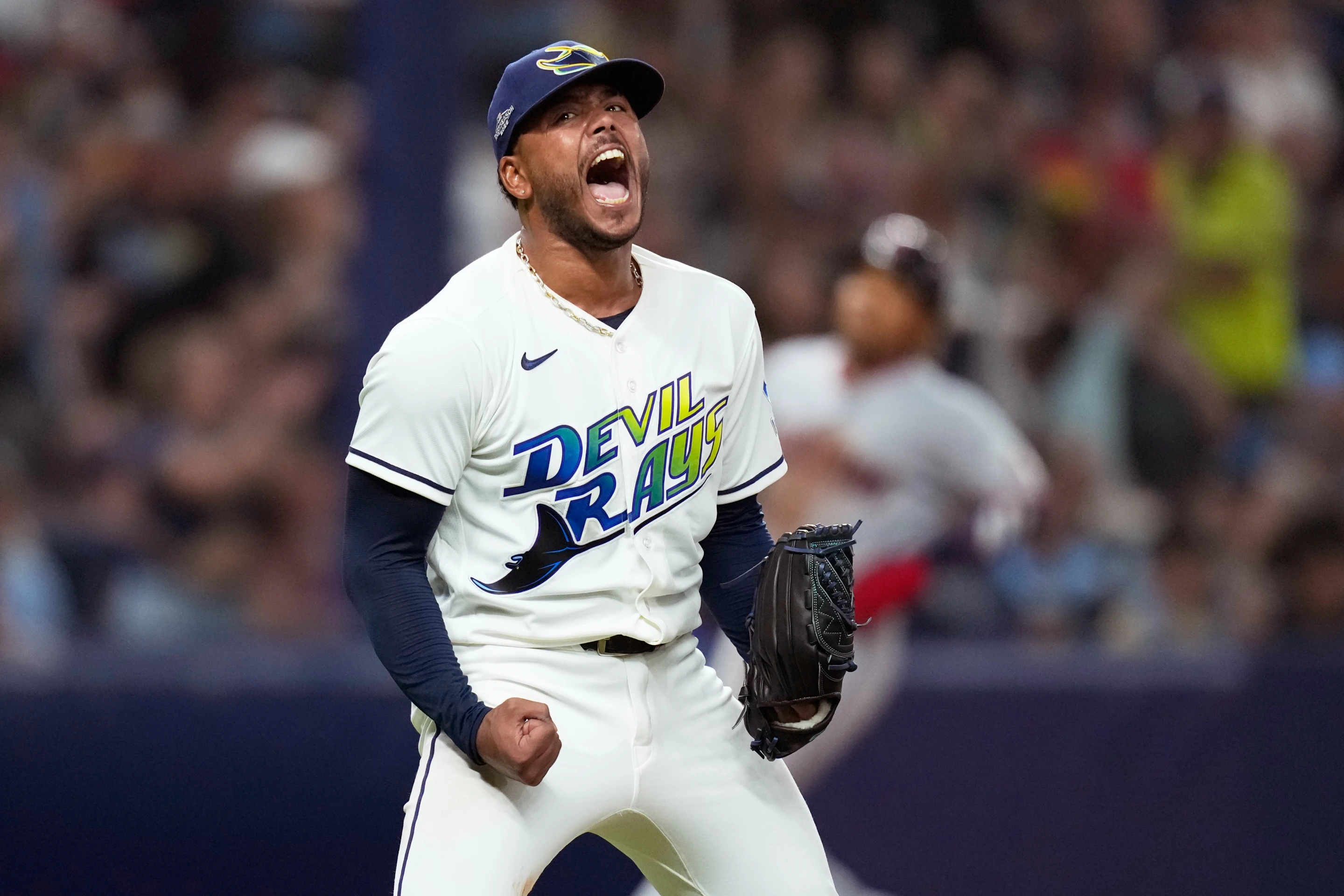 Peralta y Hicks guían la victoria de los Rays por 3-1 que empata la serie de campeonato
