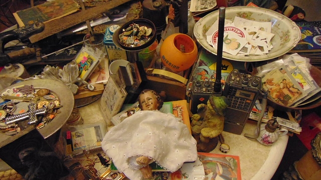 Antigüedades Alfaro resguarda una década de la memoria meridana