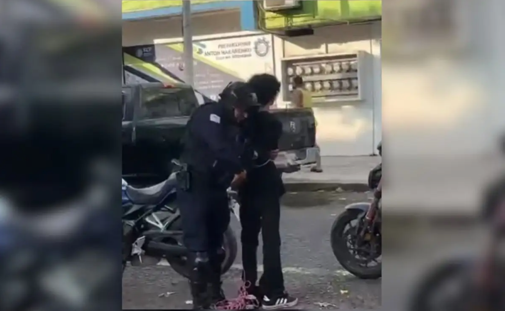 Rastrean arma de asalto usada por alumno de preparatoria que mató a dos maestras en Michoacán