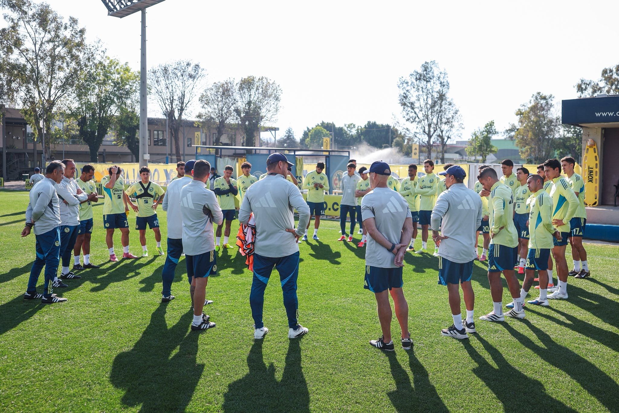 Lima y Espinosa, refuerzos del América, que se prepara para el duelo ante las Chivas