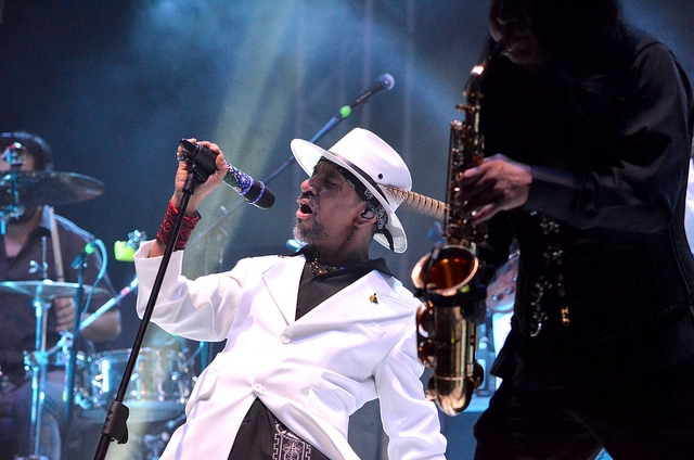 En concierto, Maldita Vecindad hace un llamado de paz