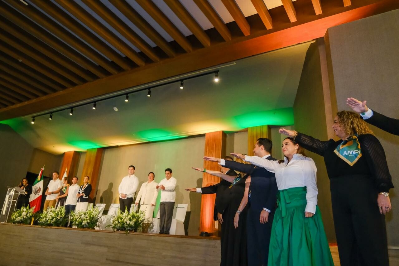 Toma protesta nueva presidencia de AMPI Cancún