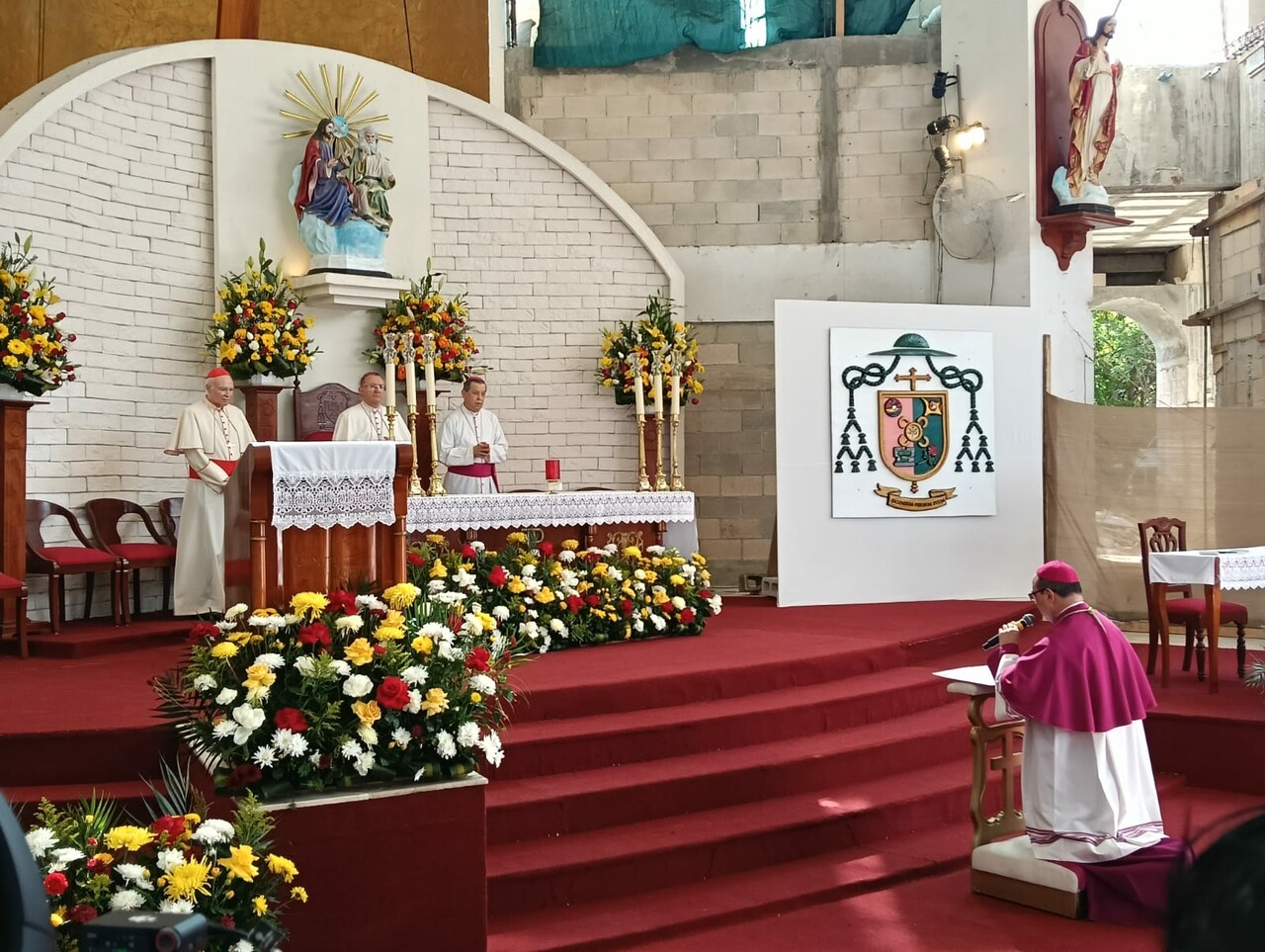 Toma posesión monseñor Salvador González como nuevo obispo de QRoo