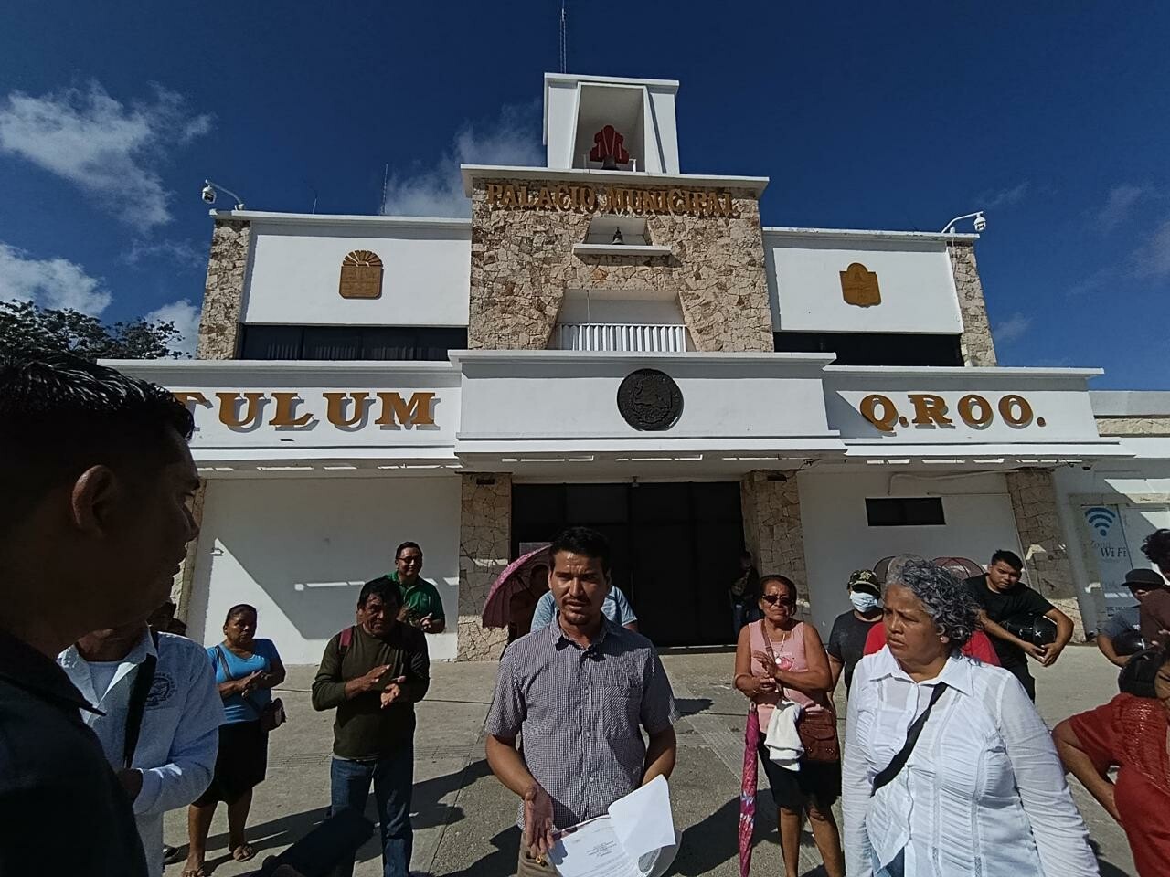 Ciudadanos de la colonia Antorchistas de Macario Gómez, Tulum, piden servicio de energía eléctrica