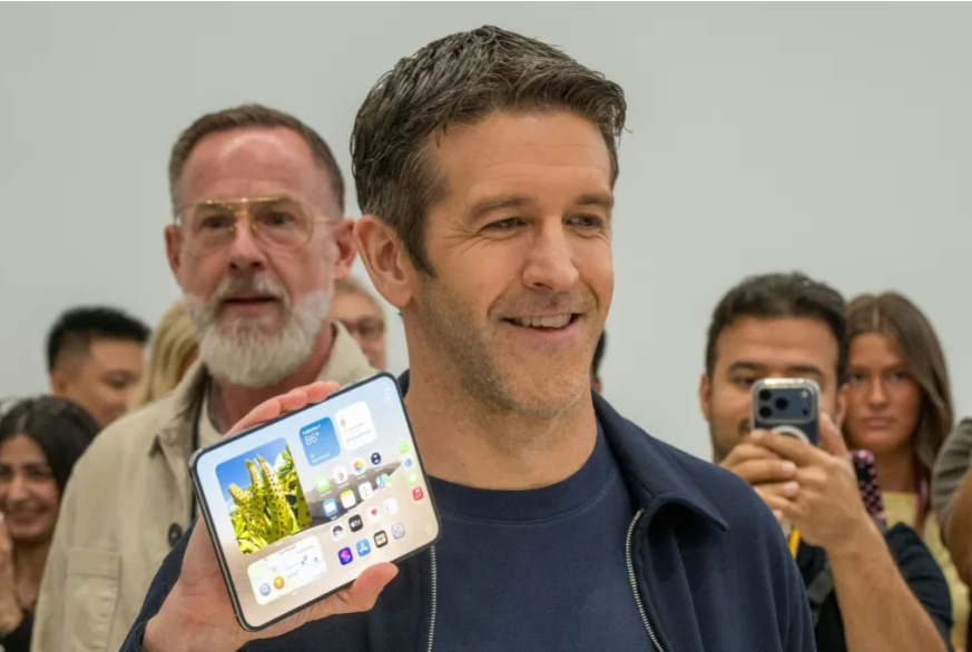 Apple presenta su primer teléfono plegable, el iPhone Duo: Costo, fecha de lanzamiento y más detalles