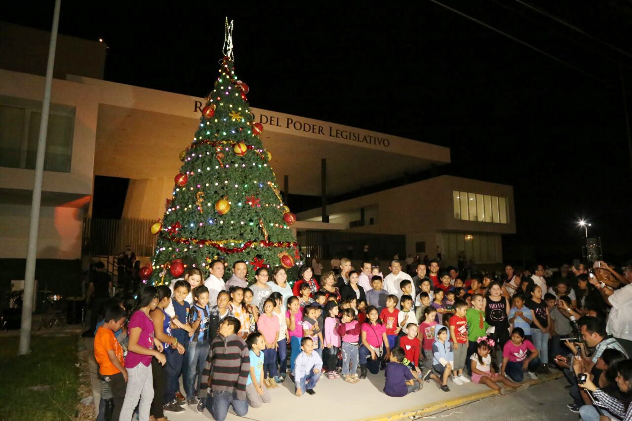 Ambiente navideño en el Congreso