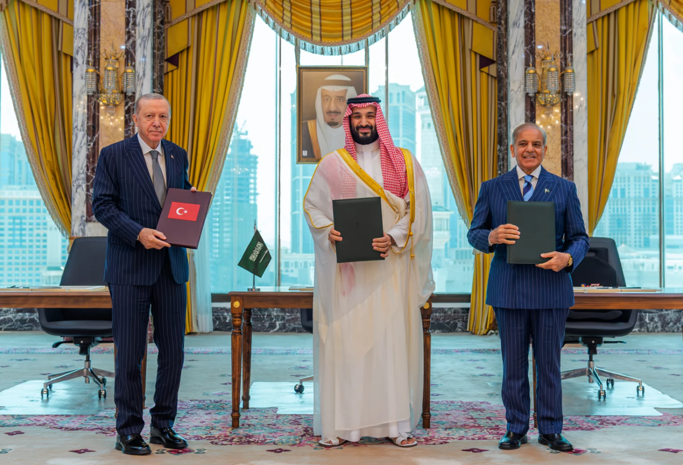 Arabia Saudita, Turquía y Pakistán firman un acuerdo de defensa mutua