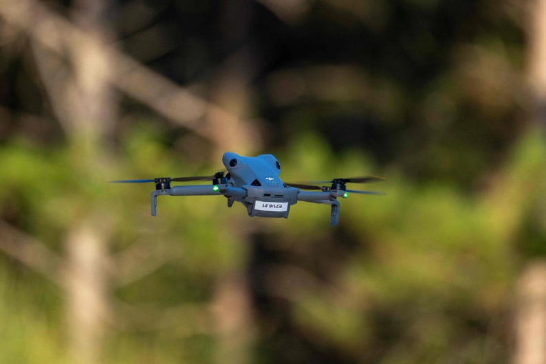 Trump impone aranceles de hasta 100 por ciento a drones y componentes importados
