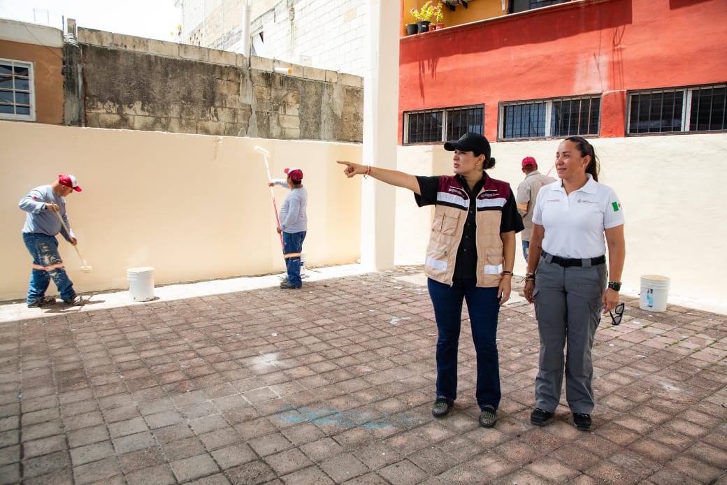 Estefanía Mercado acabó con la costumbre de pintar los espacios públicos con colores partidistas, en Playa del Carmen