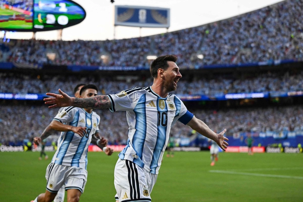Argentina arrolla a Argelia con triplete de Messi, que empata a Klose como máximo goleador en Mundiales