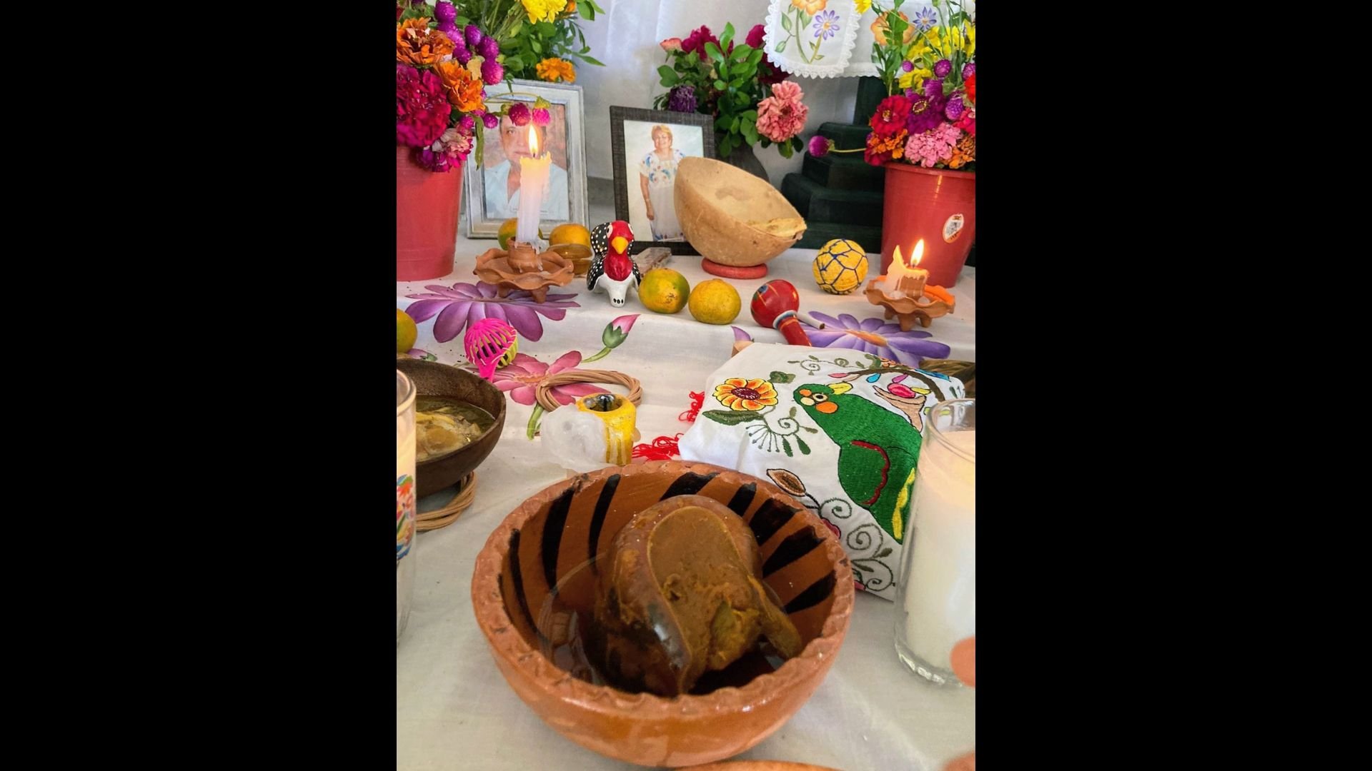 Aromas, velas y cantos: El llamado para los difuntos