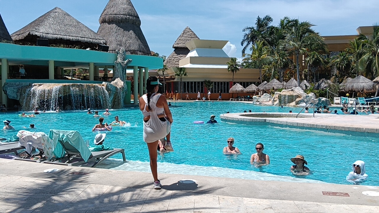Quintana Roo prevé superar el millón de turistas en verano pese a la reducción de vuelos