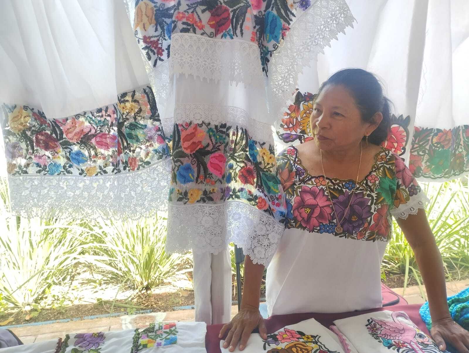 Artesanas yucatecas llevan su talento a la Plaza Grande de Mérida