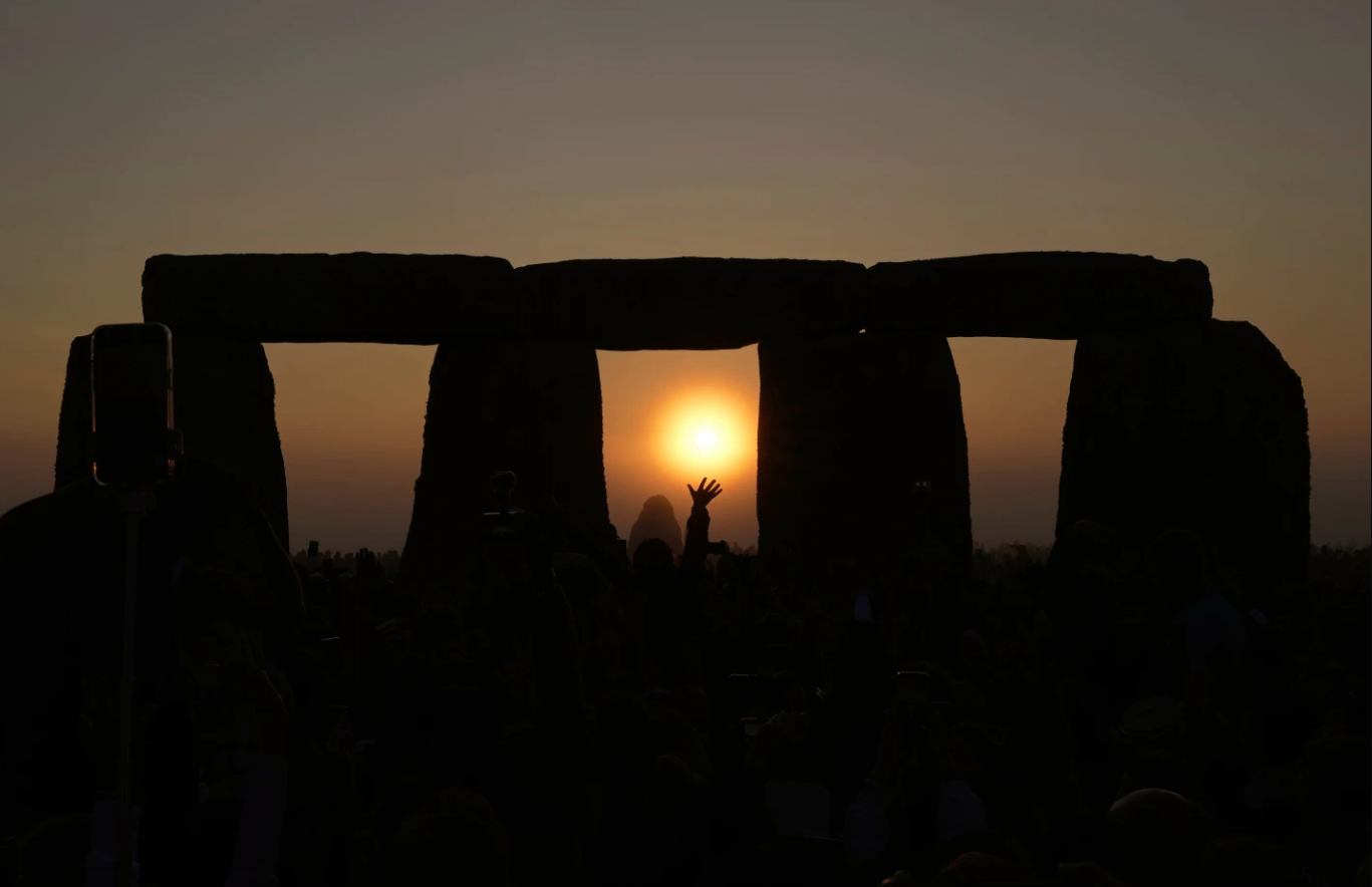 Este domingo es el día más largo del año para la mitad del planeta: Guía para el solsticio de verano