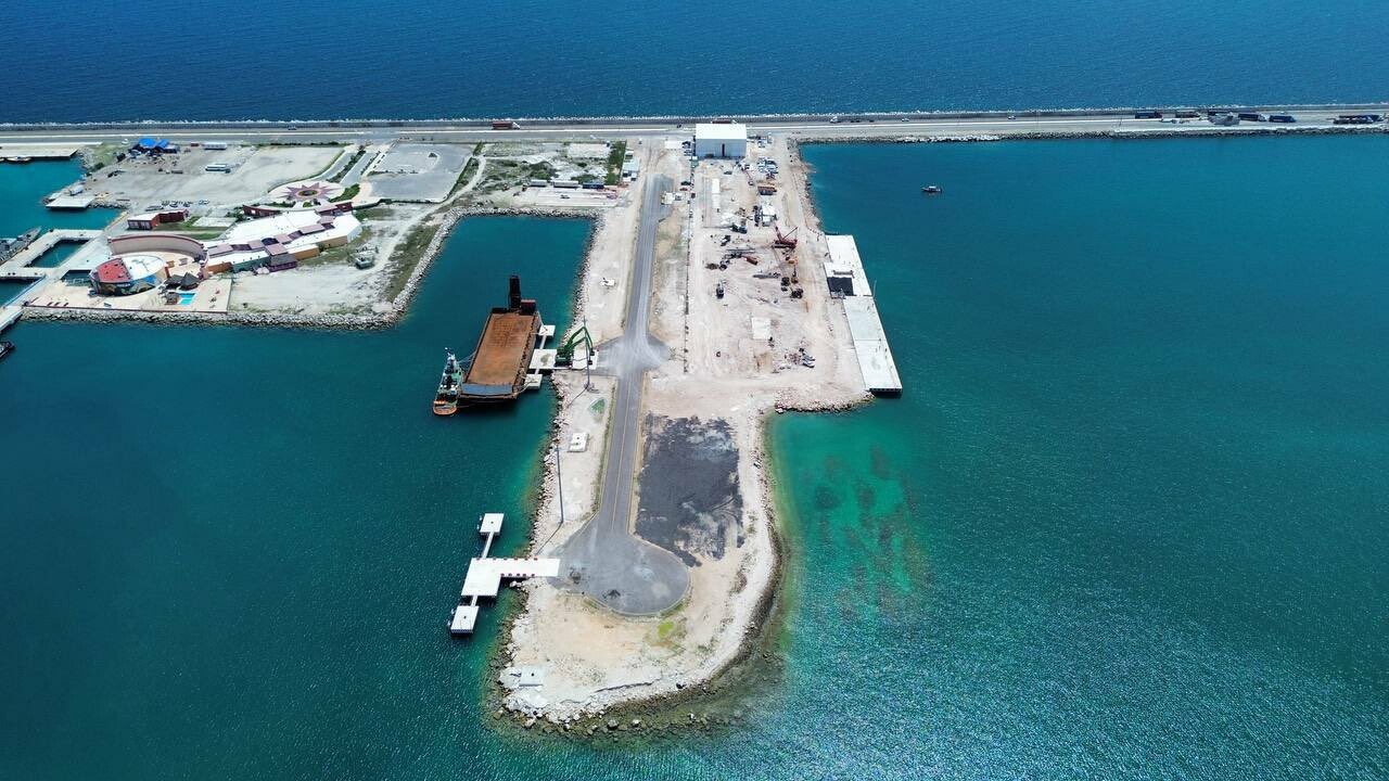 Vila inaugura la primera etapa del astillero de mantenimiento en el Puerto de Altura de Progreso
