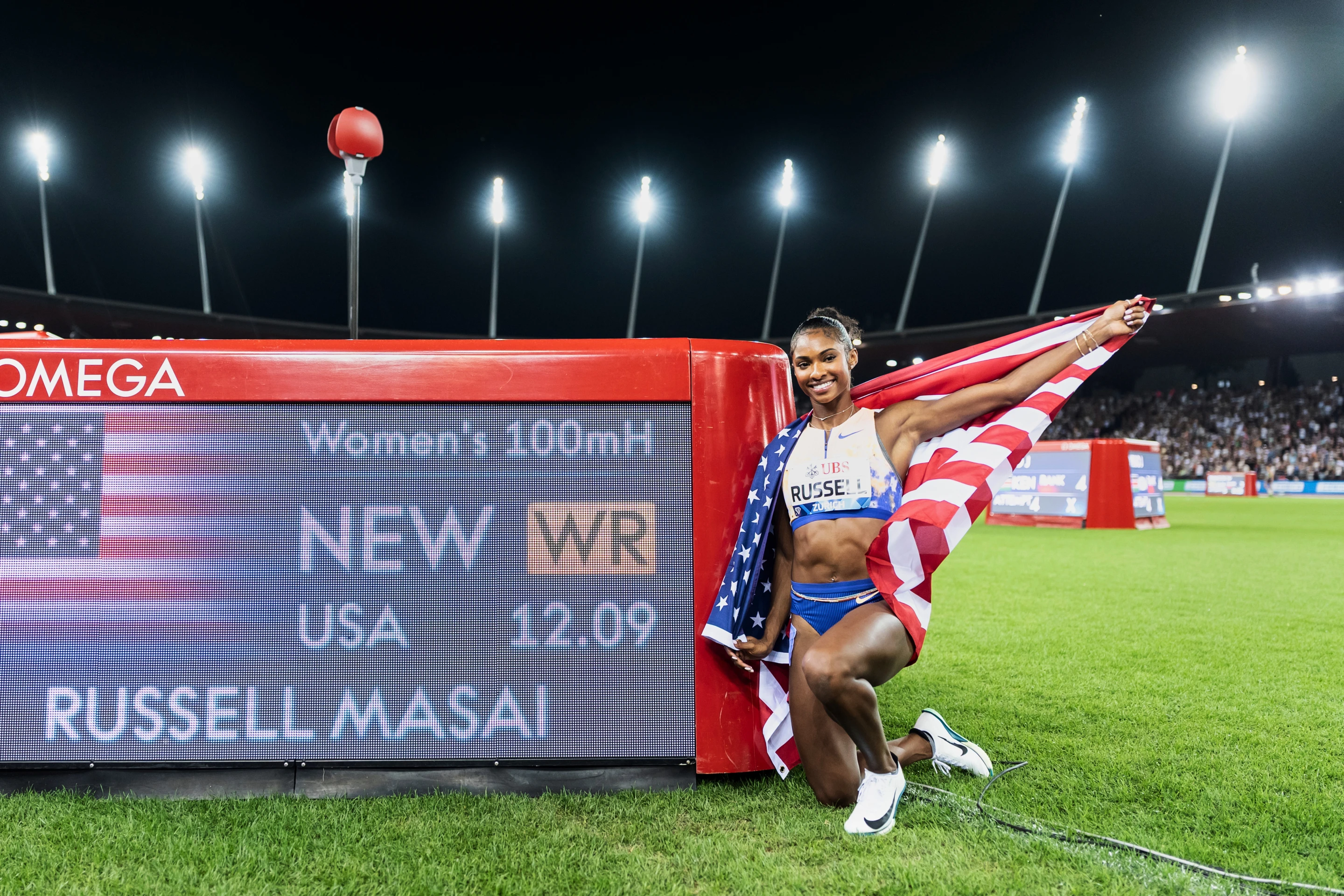 Masai Russell y Alison dos Santos rompen récords mundiales en pruebas de vallas de la Liga Diamante