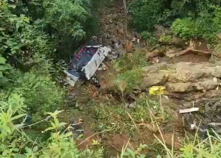 Colombia: más de 10 muertos tras desbarrancarse autobús de estudiantes