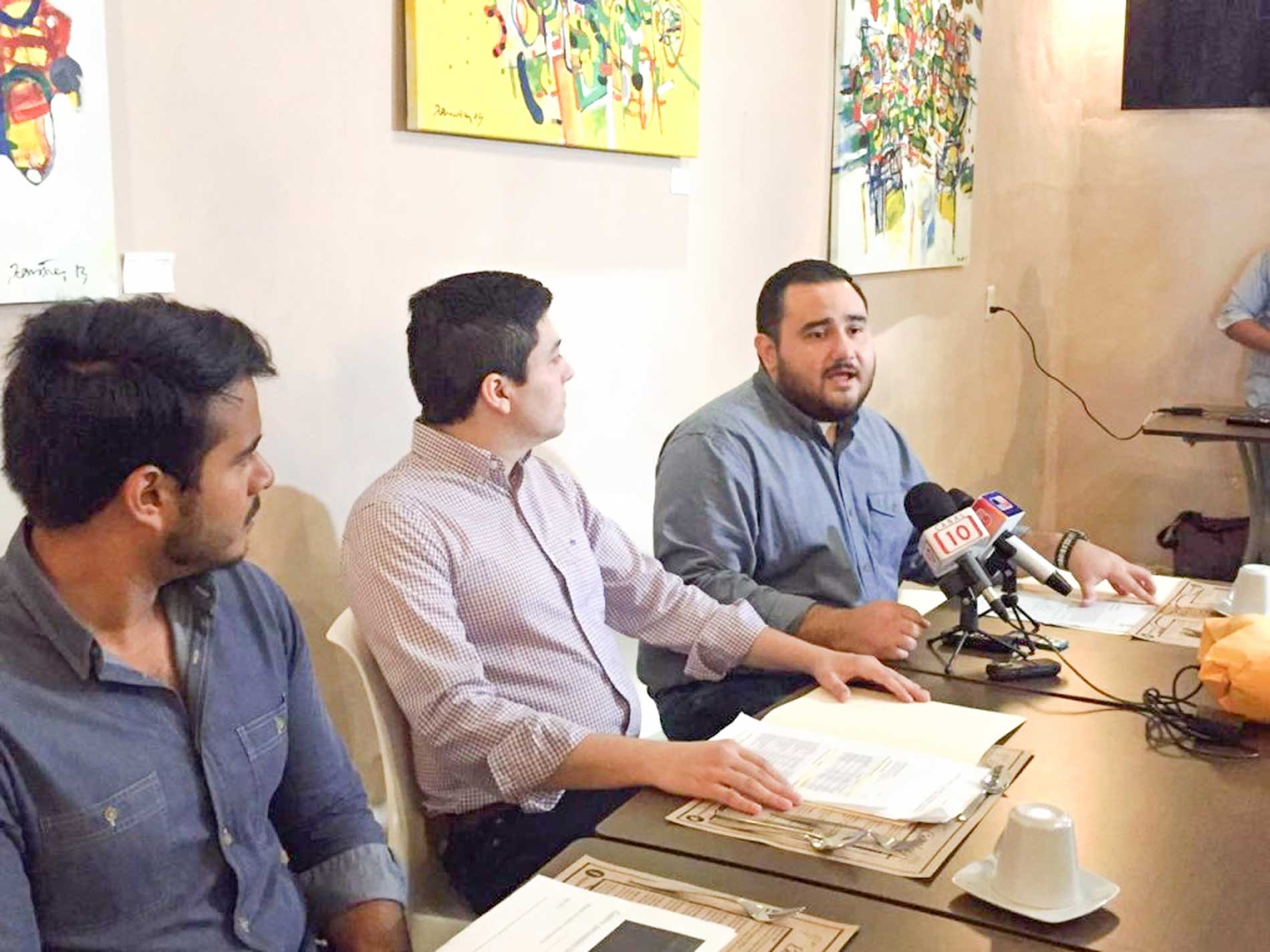 Sigue pleito por moches panistas