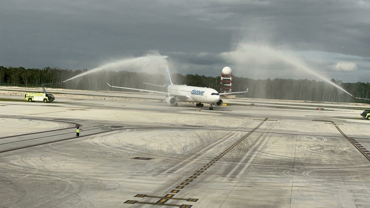 La Jornada Maya Quintana Roo Miguel Am Ndola Aterriza En El Aeropuerto Internacional