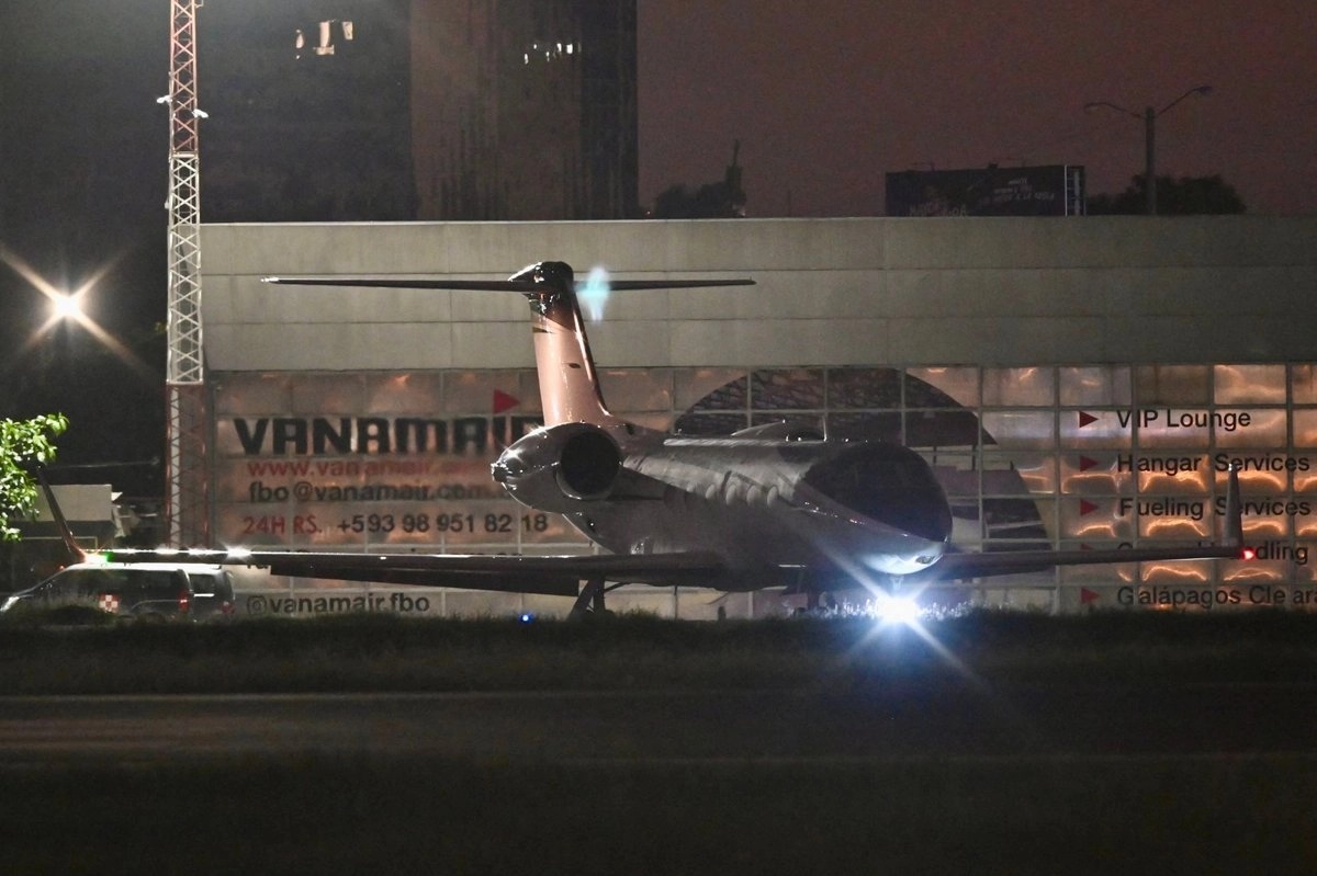 Avión en el que viajaría Flávio Bolsonaro aterriza en Miami