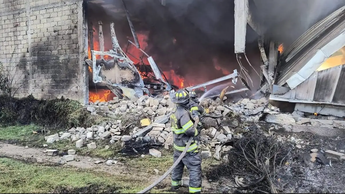 Cae jet privado en inmediaciones del aeropuerto de Toluca; hay al menos seis muertos