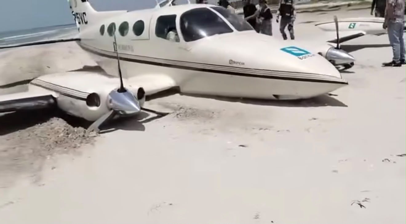 Se desploma avioneta en Playa Norte, Carmen