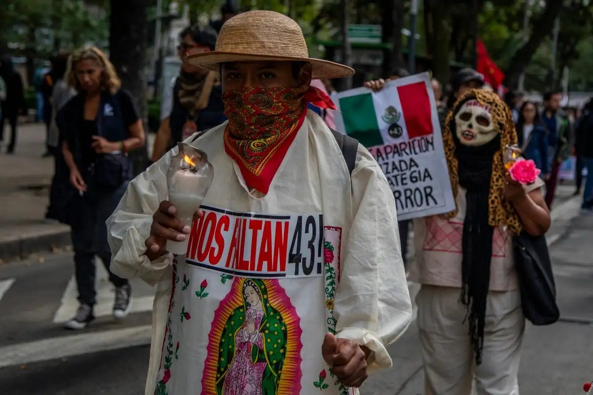 Sheinbaum demanda a EU que le retire asilo al ex oficial de barandilla de Iguala, presunto implicado en el caso Ayotzinapa