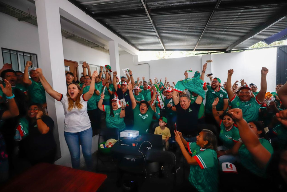 Cecilia Patrón comparte momento deportivo con colaboradores municipales