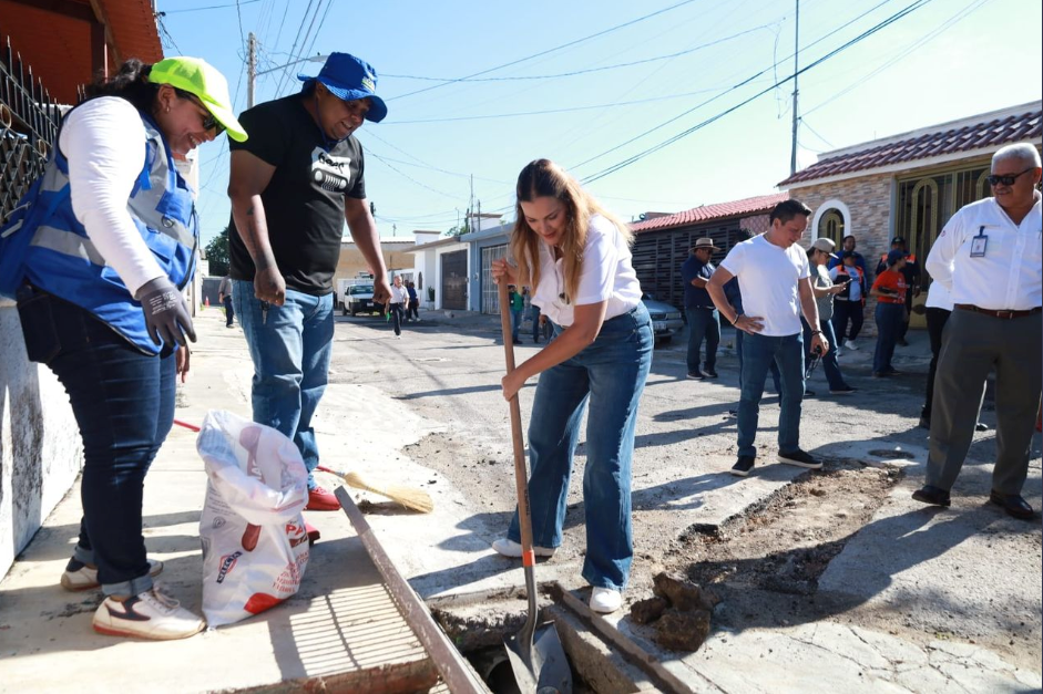 Cecilia Patrón encabeza megaoperativo para reforzar el mantenimiento del drenaje pluvial en Mérida
