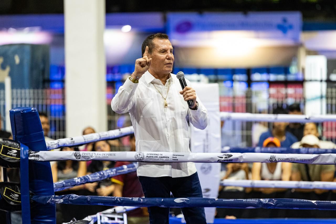 Julio César Chávez comparte sus experiencias con jóvenes playenses en el conversatorio “El sueño de un campeón”