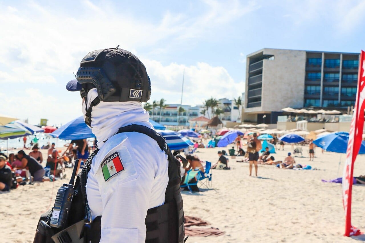 Refuerzan vigilancia en la zona de playas de Playa del Carmen