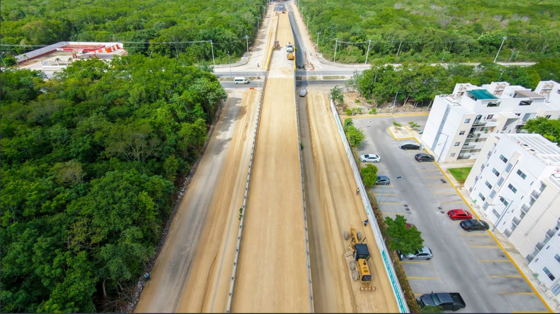 Estefanía Mercado supervisa obras de repavimentación al poniente de Playa del Carmen