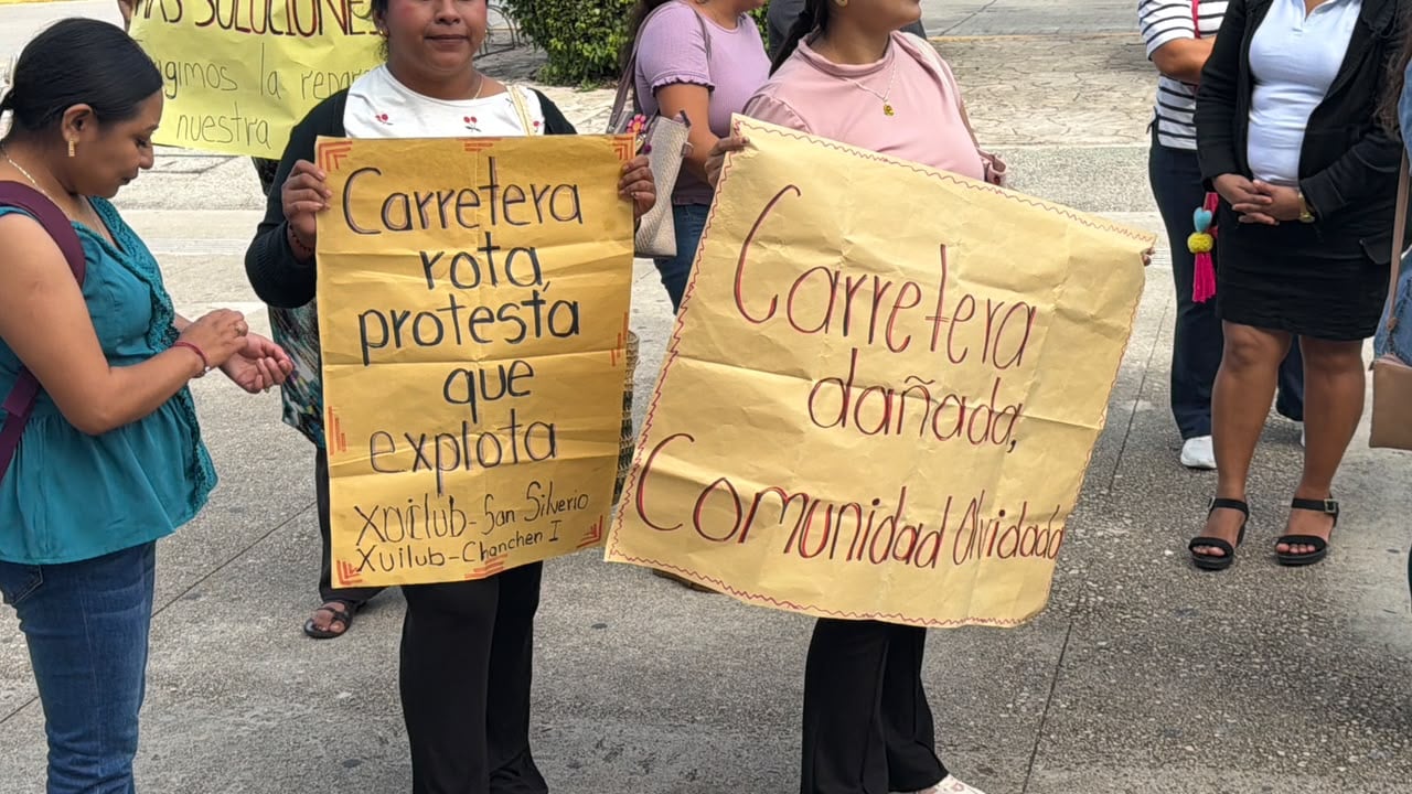 Maestros de la zona maya de Tulum exigen pavimentación del acceso a las comunidades