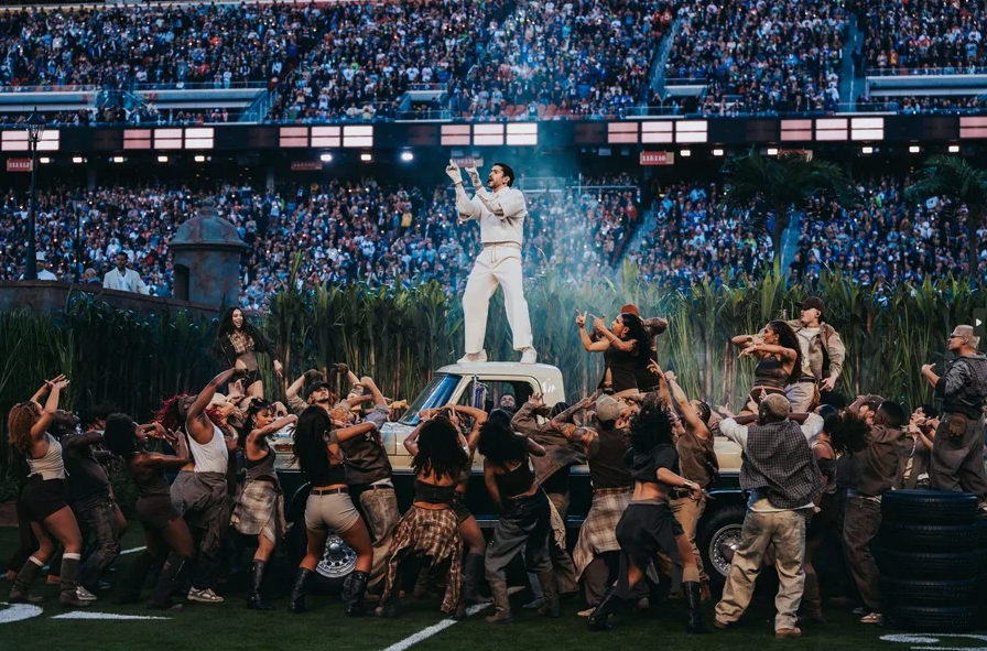 Reproducciones en Spotify de Bad Bunny en EU aumentaron 470 por ciento tras el Super Bowl