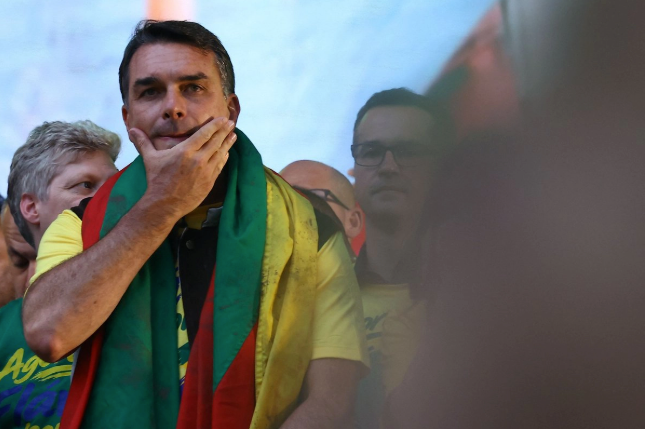 Brasil exige explicaciones al gobierno de Milei por fuga de Flávio Bolsonaro
