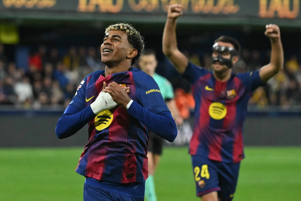 Barcelona vence al Villarreal con goles de Raphinha y Yamal