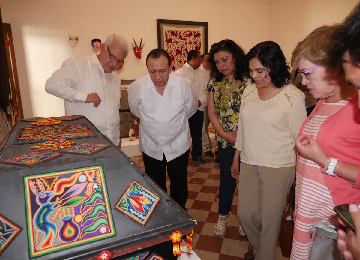 Baúles plasman identidad cultural de niños mexicanos